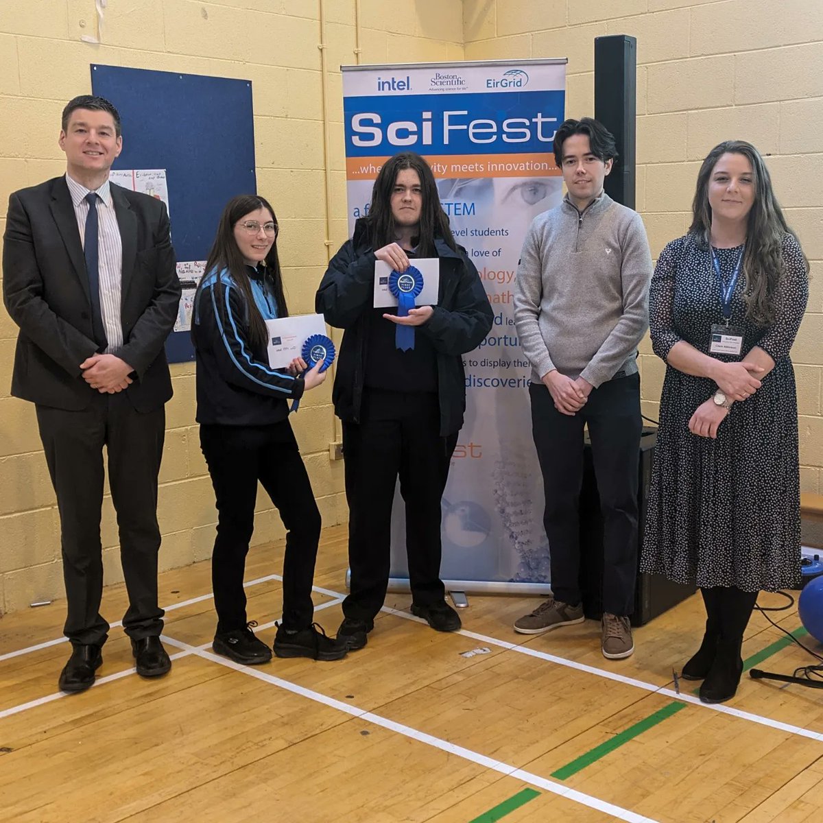 akibuso's tweet photo. Congratulations to all the TY students of Oaklands Community College on presenting their innovative projects at their SciFest@School Fair today! From the effects of glasses on light intensity for users, to the best protective material for Airsoft, this fair had it all! #Scifest https://t.co/UVBE3jn1fF