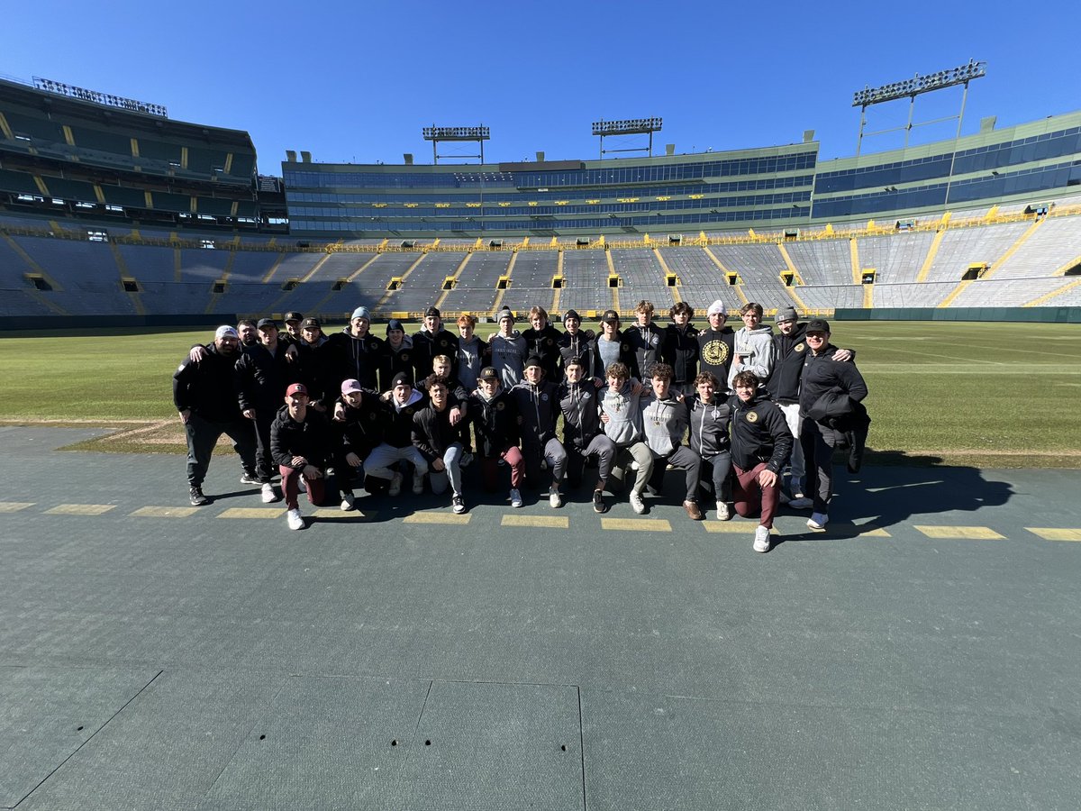 MuskegonJacks's tweet image. Today, the team took a trip across the street from the Resch Center to historic Lambeau Field, home of the Green Bay Packers for a tour of the facility. 

#GoJacksGo
