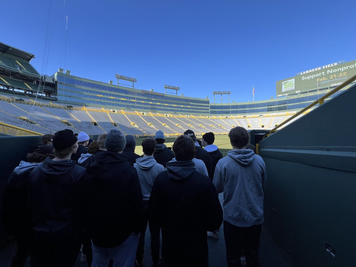 MuskegonJacks's tweet image. Today, the team took a trip across the street from the Resch Center to historic Lambeau Field, home of the Green Bay Packers for a tour of the facility. 

#GoJacksGo