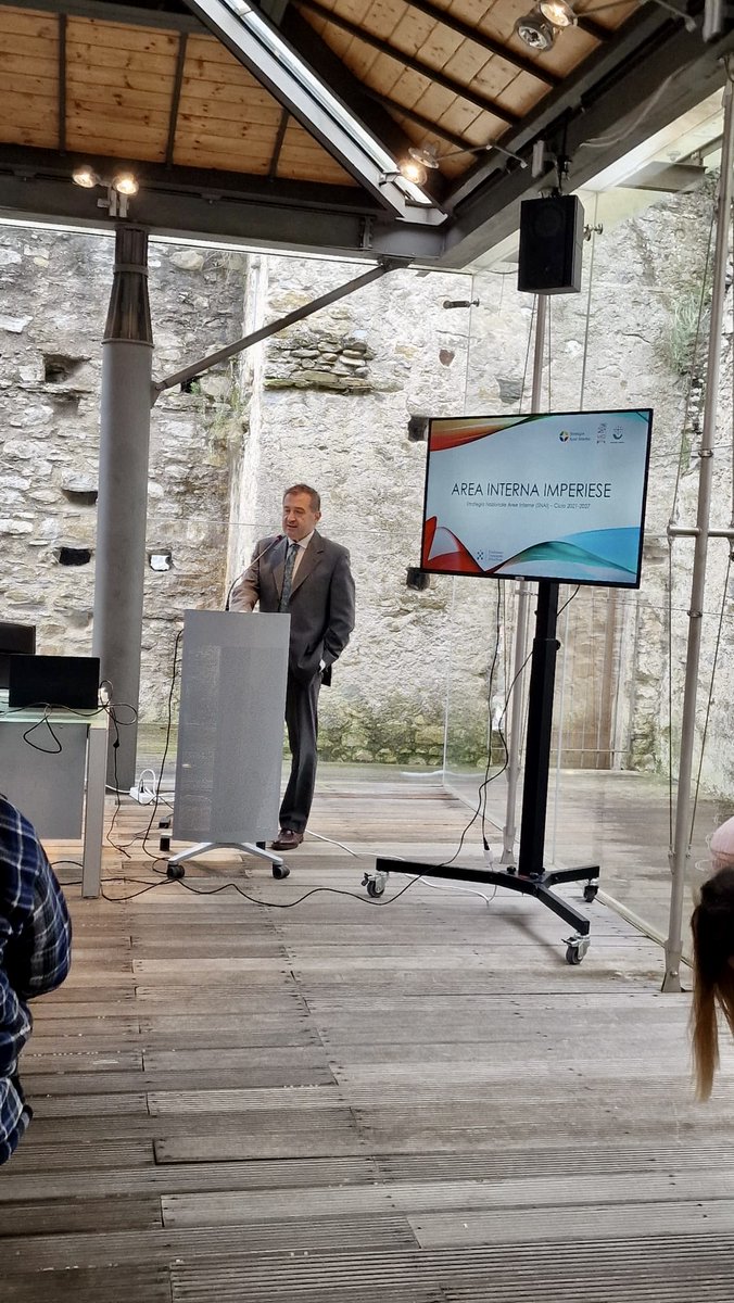 AnciLiguria's tweet photo. 📌#Areainterna #Imperiese. Si è tenuto nella scenografica cornice del Castello dei Doria a #Dolceacqua l’incontro, organizzato da @RegLiguria con la collaborazione di Anci, di “restituzione al territorio” dei tavoli tematici
👉https://t.co/QEHxWileyA https://t.co/1zA3lDkKkn