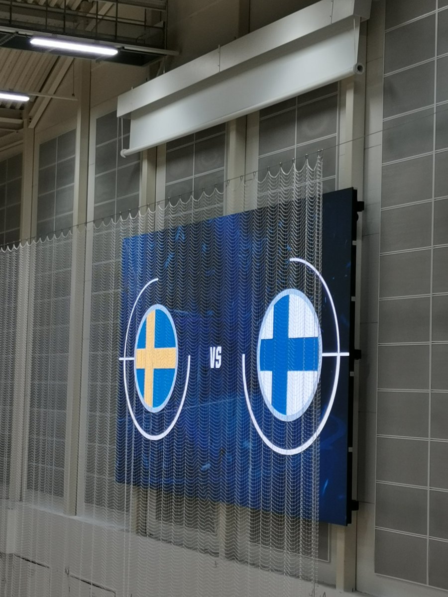 nieminenirma's tweet photo. Kyllä meillä Salossa on tärkeitä vieraita tänään. Päivällä pressa torilla, ja nyt Suomen ja Ruotsin futsal-joukkueet kisaamassa Salohallissa. #welovesalo #futsal #kilpaurheilu https://t.co/64WqxPOFmu