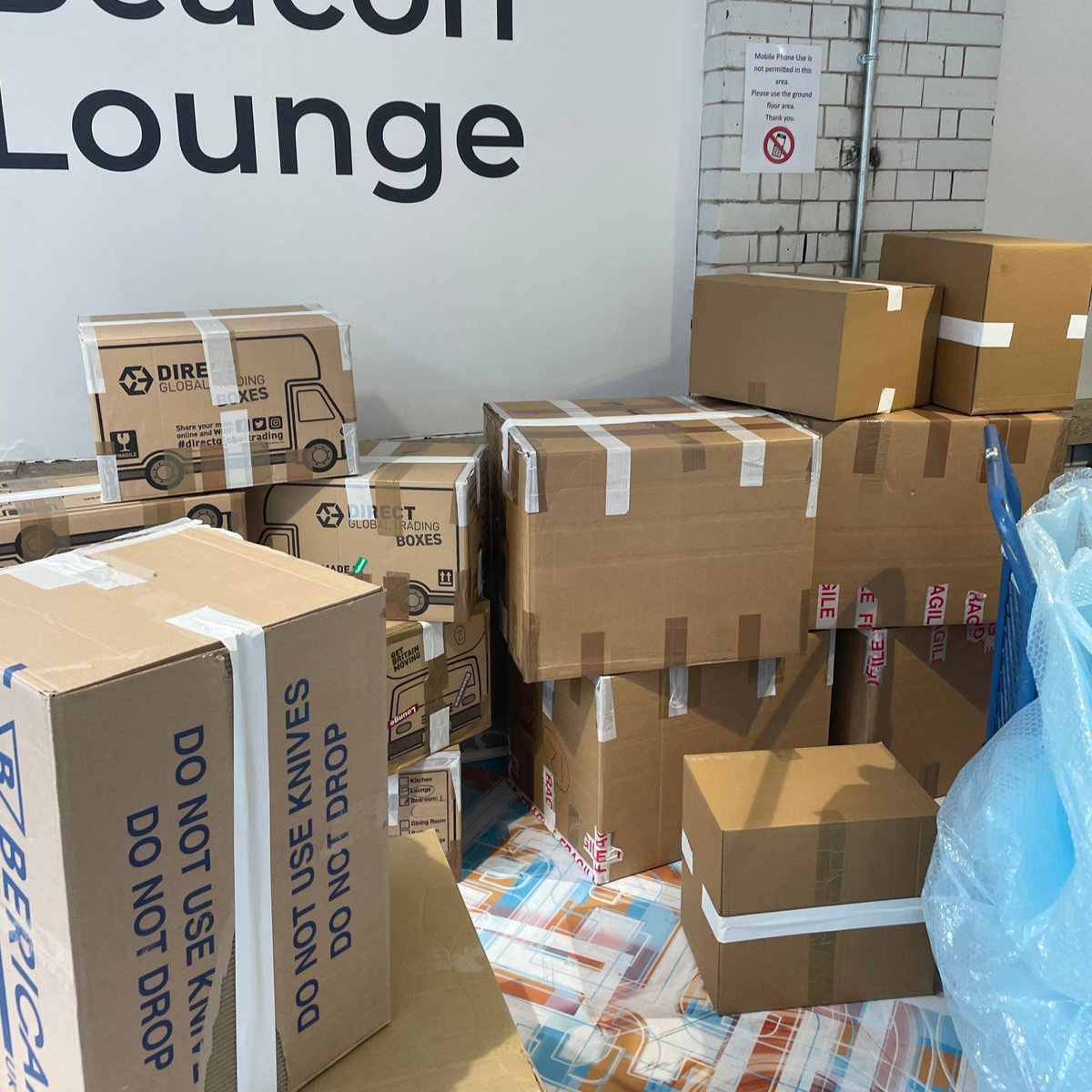 HatFactoryAC's tweet image. 📦 Our team has been hard at work building quiet spaces for tomorrow's performance of "Boxed In"! Come and join us at the Hat Factory for performances at 11:30 am or 2:00 pm.

Book today at culturetrust.com/whats-on/feb-f…. @FullHouseTheaCo #FebFest #BoxedIn