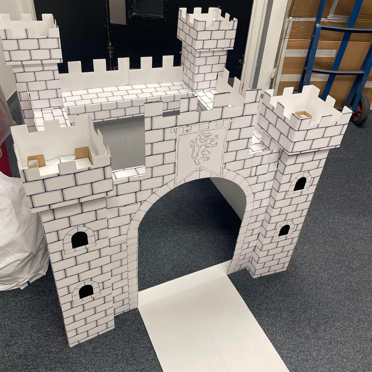 HatFactoryAC's tweet image. 📦 Our team has been hard at work building quiet spaces for tomorrow's performance of "Boxed In"! Come and join us at the Hat Factory for performances at 11:30 am or 2:00 pm.

Book today at culturetrust.com/whats-on/feb-f…. @FullHouseTheaCo #FebFest #BoxedIn