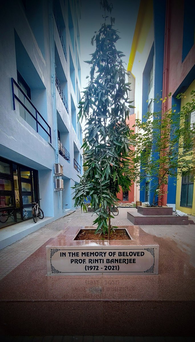 Standing still before this memorial, feeling a sense of loss, I reminisced being introduced to the field of bio/nano-materials by Prof. Rinti Banerjee @BsbeIitb. Little did I know that I'd end up benefitting from that learning throughout my research journey. #InspiringScience 🙏