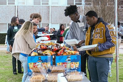 latechteacher's tweet photo. Last week we hosted #EngageEd24 and welcomed prospective teachers to campus. We are so grateful for our sponsor @TheUncommonBank for providing lunch! We are thankful for your investment in our community! #latechCIL @LATechCEHS @latechcrrc https://t.co/9uqGehdiE3