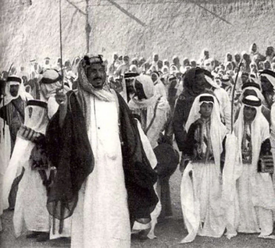 0t2ibi_'s tweet photo. "احصنت نجد عقب ماهي تطرّا 
مصيونةٍ عن حر لفح المذاري 

نزلتها غضبٍ بخير وشرّا 
وجمعت شمل بالقرايا وقاري" 

#يوم_التاسيس https://t.co/byirYZ5qB2