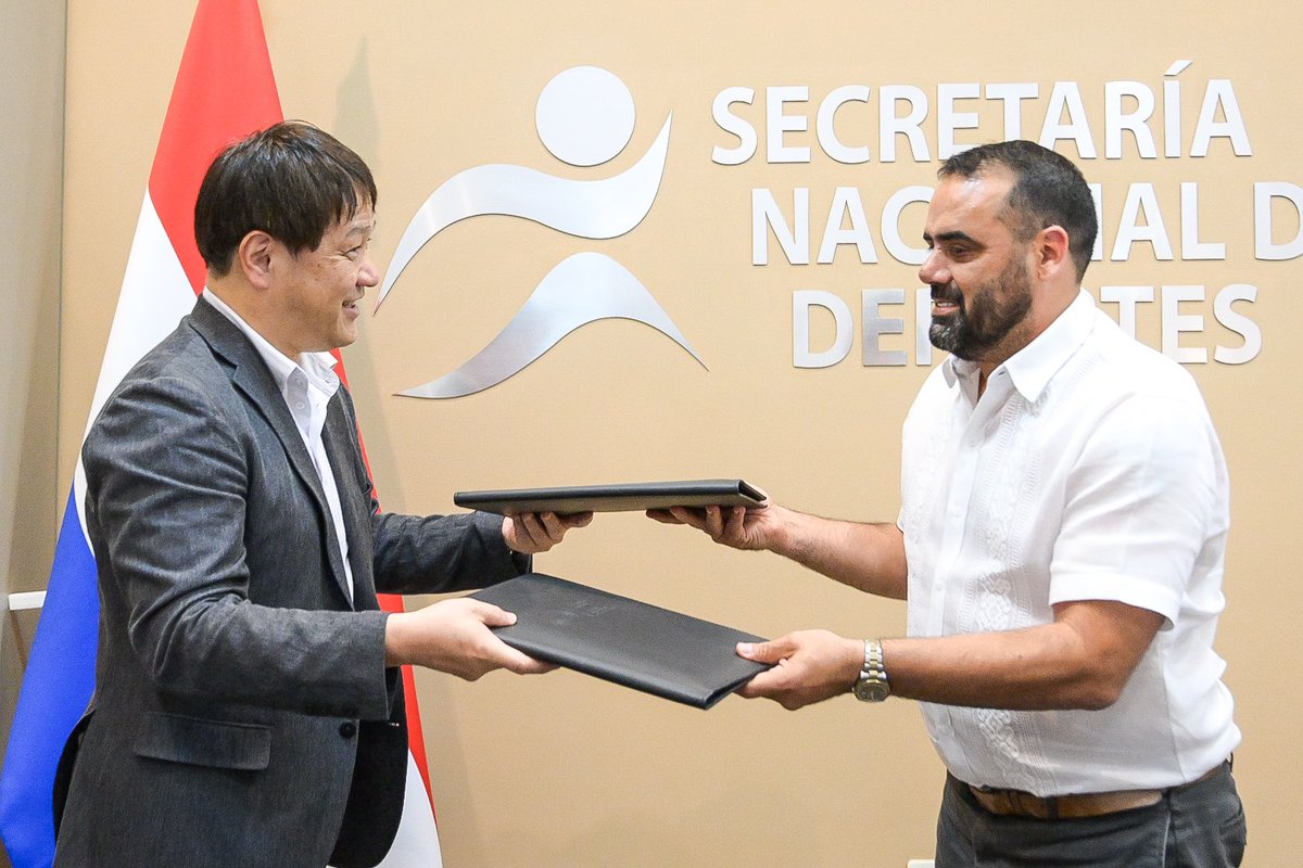 sndpy's tweet photo. #DiplomaciaDeportiva🤝🏻

El Mtro. @tigre7ramirez firmó un Convenio de Cooperación Interinstitucional con la Nippon Sport Sciencie University del #Japón🇯🇵🥳🔝

El acuerdo permitirá intercambiar experiencias positivas y formar a entrenadores deportivos💪🏻🤩👍🏻

#GobiernoDelParaguay🇵🇾 https://t.co/Dmt8Bfi4sr