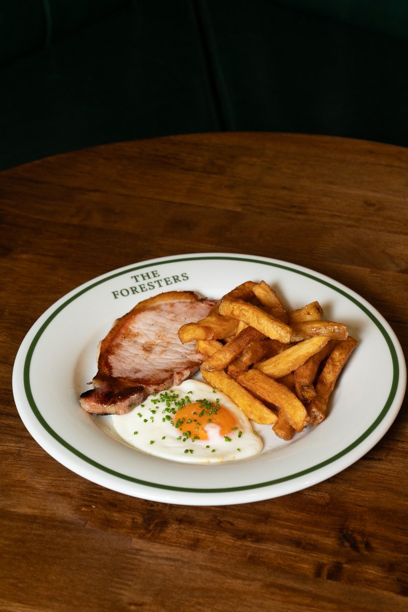 Bacon chop, chips n egg.

A pub classic dialled up with the great pork we get from Moss Valley.

Spot of brown sauce on this and you’re absolutely set.

Oh ah.