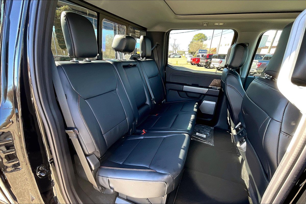 HebertsFord's tweet photo. 🪃 Sure, you can keep scrolling... but we have a feeling you'll be back! 😉 The 2024 Ford Super Duty F-250 is too good to pass up. If you're in the market for a new truck, we've got the best: https://t.co/KaktJ1meBP https://t.co/hUGXvHWaEv