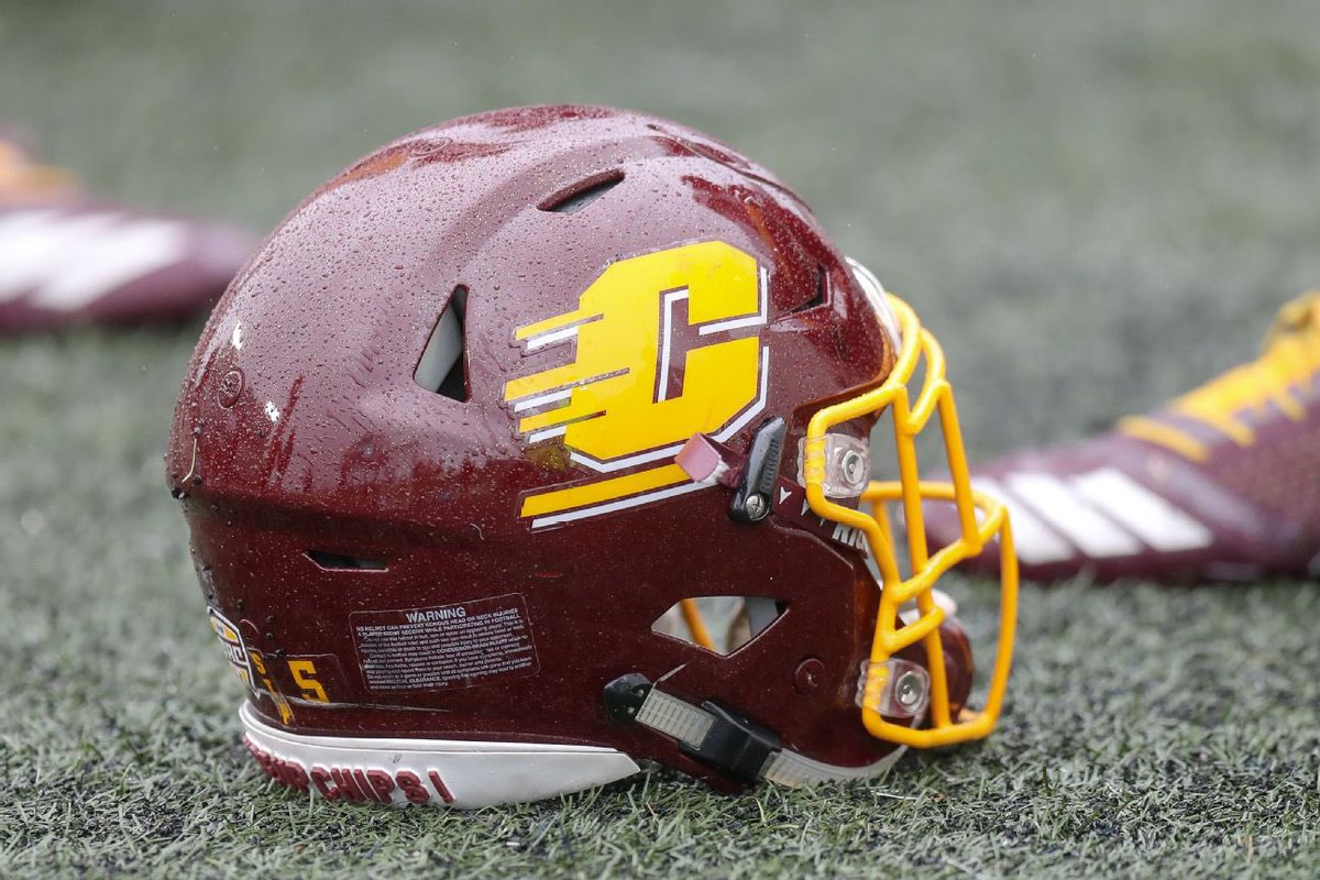 ronanchambers74's tweet photo. Excited to receive an offer from Central Michigan!  #FireUpChips  
@Coach_Tavita @CMU_Football https://t.co/25XD82x6Yb