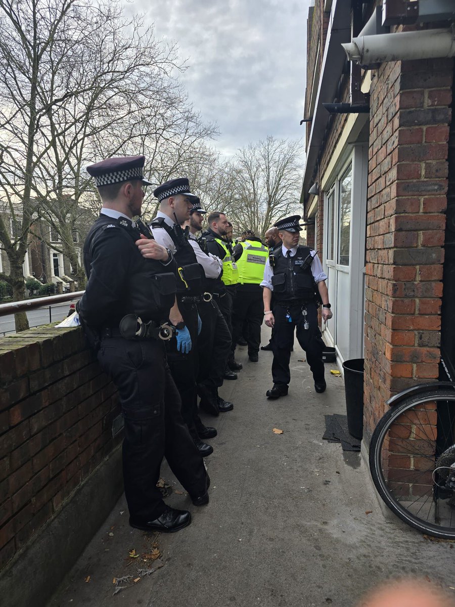 On Thursday 15th February officers successfully assisted Hackney Council issue a full closure order at the address in Dalston Lane E8. This address has been linked with gangs and drug activities.