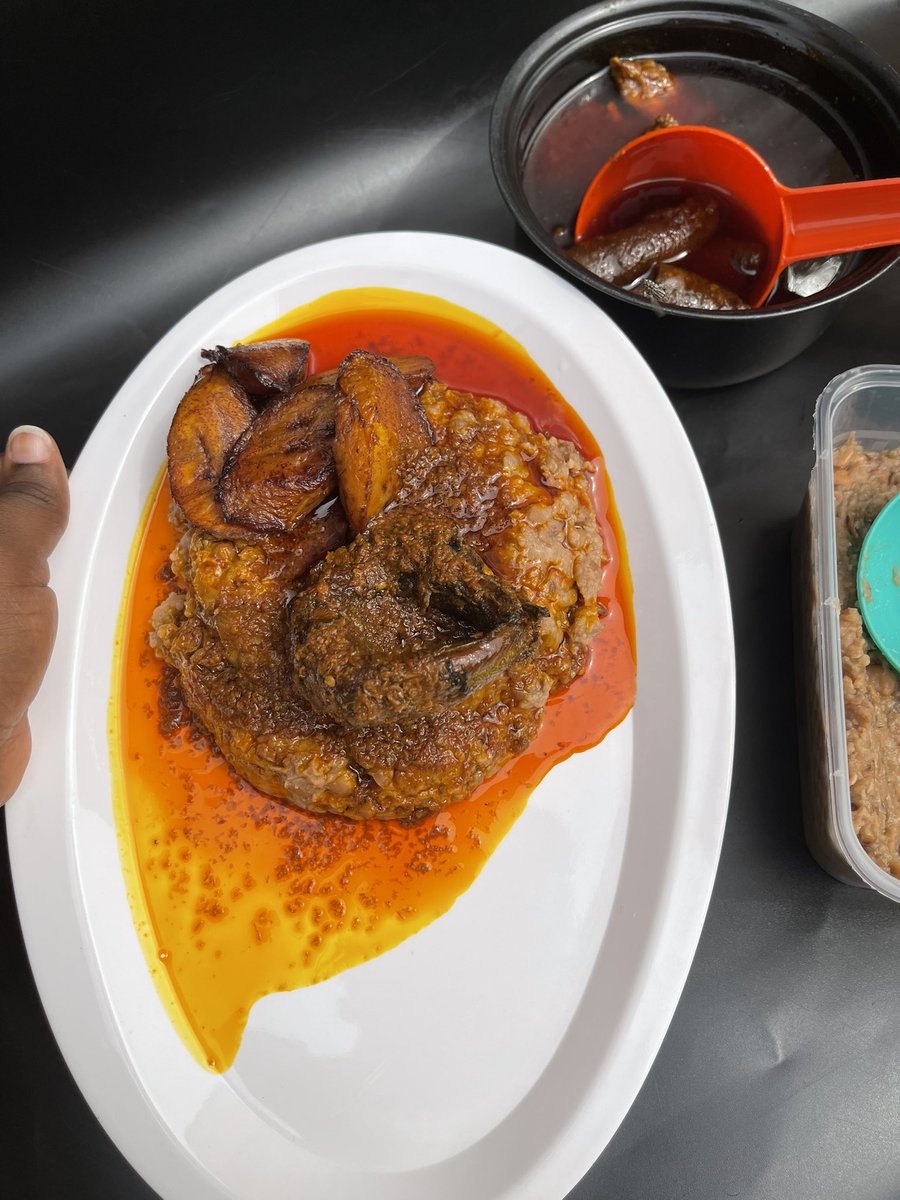Veggies_delight's tweet photo. Tomorrow is Friday!!!

It’s a meal experience I’m serving!!!

 Shrimps Fried rice, dodo, chicken- #5000

Chicken stirfry spaghetti, dodo, chicken- #4500

Ewa agoyin, dodo, ejakika, Pomo- #2500

Location: #ibadan. 
Tag your fav person to buy for you and Rt. https://t.co/kqg4ftTzOP