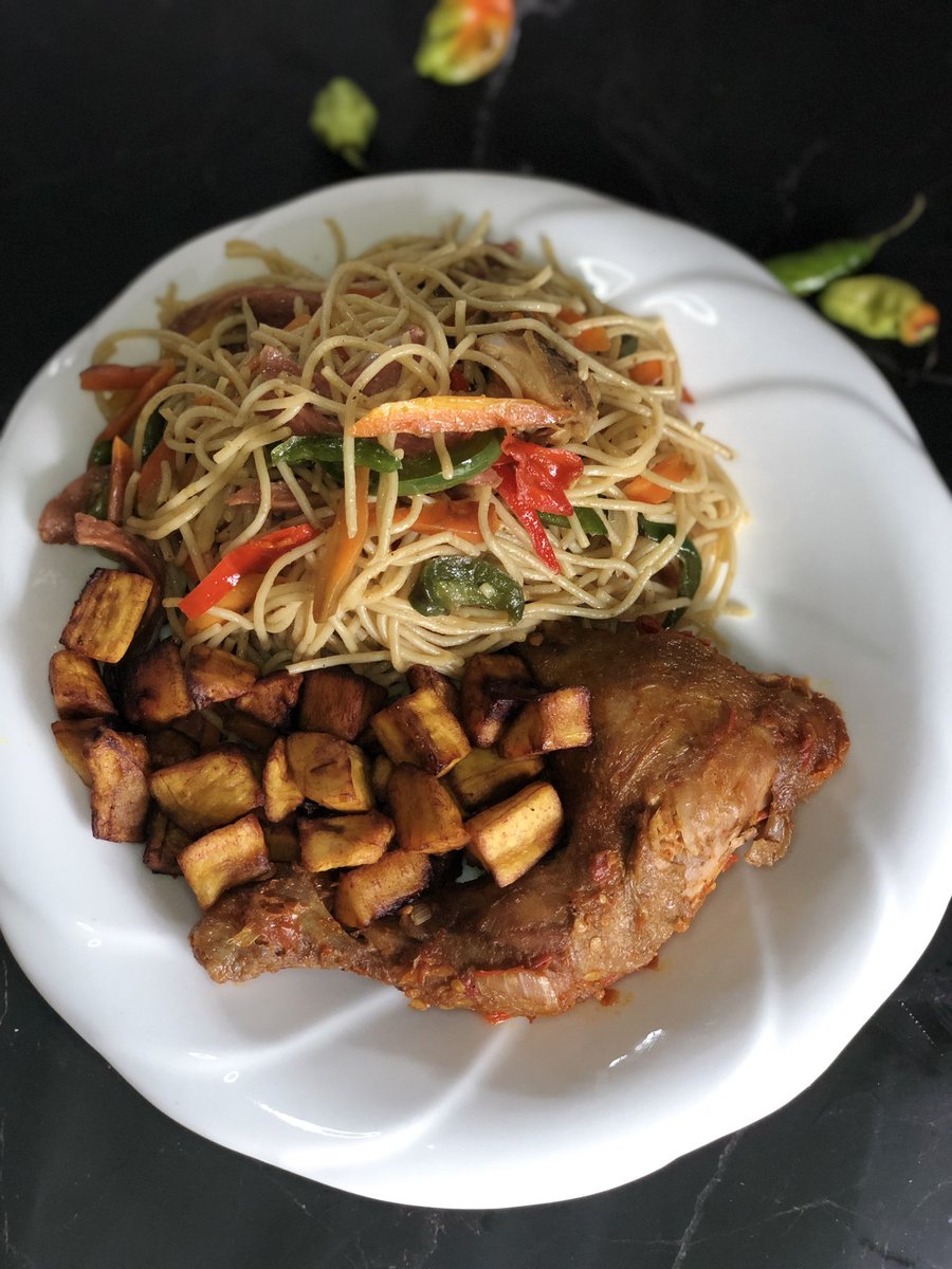 Veggies_delight's tweet photo. Tomorrow is Friday!!!

It’s a meal experience I’m serving!!!

 Shrimps Fried rice, dodo, chicken- #5000

Chicken stirfry spaghetti, dodo, chicken- #4500

Ewa agoyin, dodo, ejakika, Pomo- #2500

Location: #ibadan. 
Tag your fav person to buy for you and Rt. https://t.co/kqg4ftTzOP