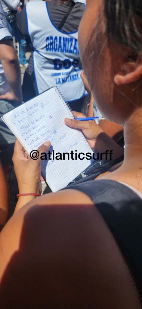 atlanticsurff's tweet photo. Vean como en La Matanza los punteros políticos dirigidos por Luis D’Elía le toman listas a los piqueteros para que marchen bajo la amenaza de sacarles los planes. Señores, hay que terminar con este clientelismo. Mostremos lo que los medios K silencian.👇👊💣🔥 https://t.co/P6E5TUB4at