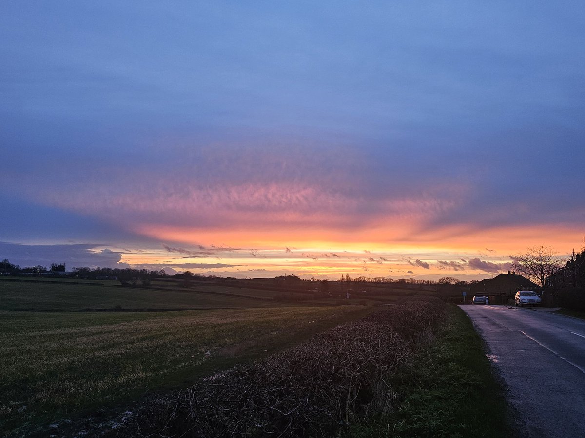 Tonight's spectacular sunset as seen from Kirby Lane, Melton Mowbray 📸 #sunsetphotography #ukweather @bbcemt