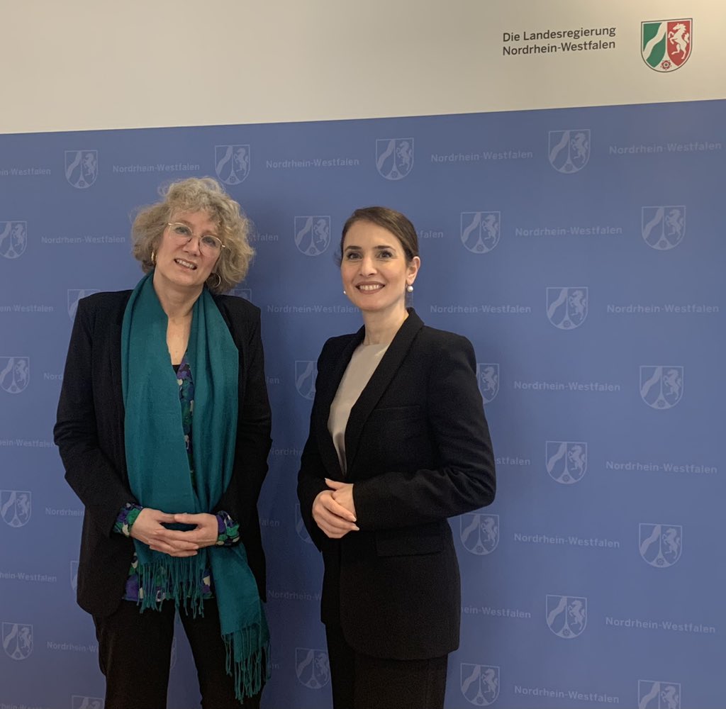 Gelungener Antrittsbesuch von unserer Generalkonsulin Hannah Tijmes an Staatssekretärin Gonca Türkeli-Dehnert <a href="/MKW_NRW/">mkw.nrw</a> heute in Düsseldorf. Themen u.a. grenzüberschreitende Kulturprojekte, #EinsteinTeleskoop &amp; Studentenaustausch. Wir freuen uns auf die weitere Zusammenarbeit!