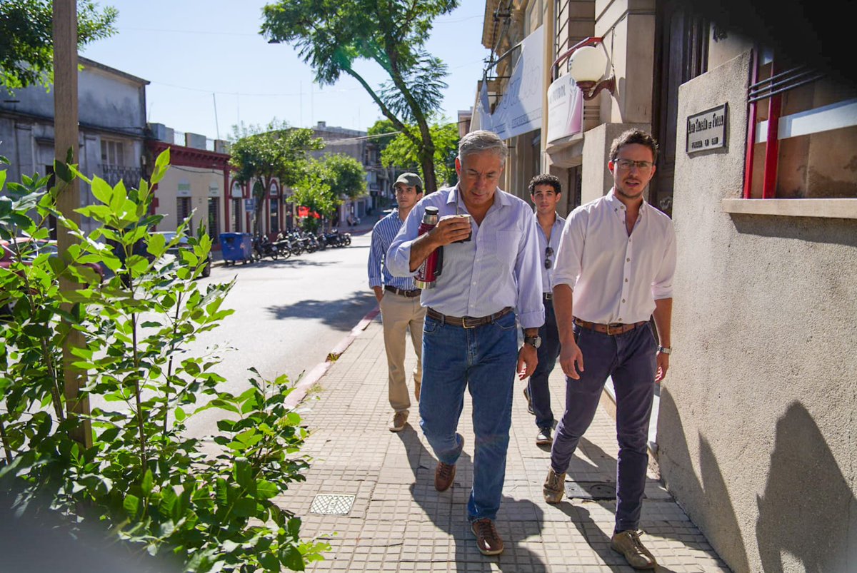 RobertSilvaUy's tweet photo. Desde temprano en Salto recorriendo medios de prensa y dialogando con referentes departamentales de @ciudadanos600 y la @Lista1_ https://t.co/SxKQMWXNkR