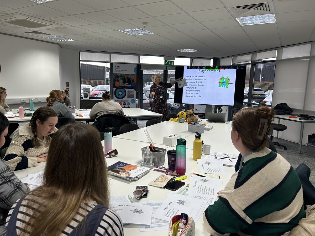 LEADTSHub's tweet image. A fabulous @LincScitt training session this morning with primary trainees, led by the excellent Jo Darley @LEADLanguages of @LEADAcadTrust. Real engagement both online and in the room, thank you to everyone who attended 🌎