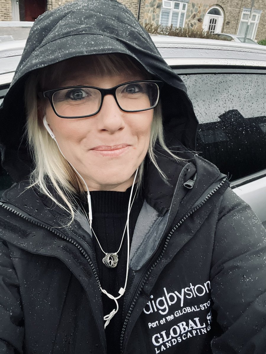 It might have been raining ☔️ 🌧️, But I was still out there in my shiny new coat which arrived just in time for this bout of rubbish weather!!   … thanks <a href="/GlobalPaving/">Global Stone Paving</a> <a href="/DigbyStone/">Digby Stone</a> , kept me toasty and dry!!! 😁👍🏼 #globalstonepaving #digbystone
