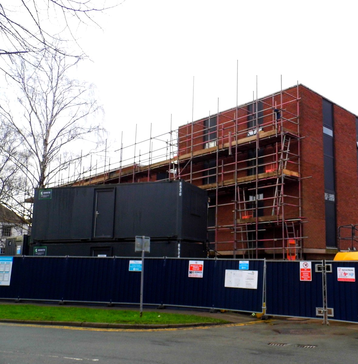 CrewePov's tweet image. Scaffolding up at the back of the Library which was opened in 1967.Demolition ought to be the last option not the default position. #RetroFirst #DEMOLITION #CREWE #THEENDLESSCHURN