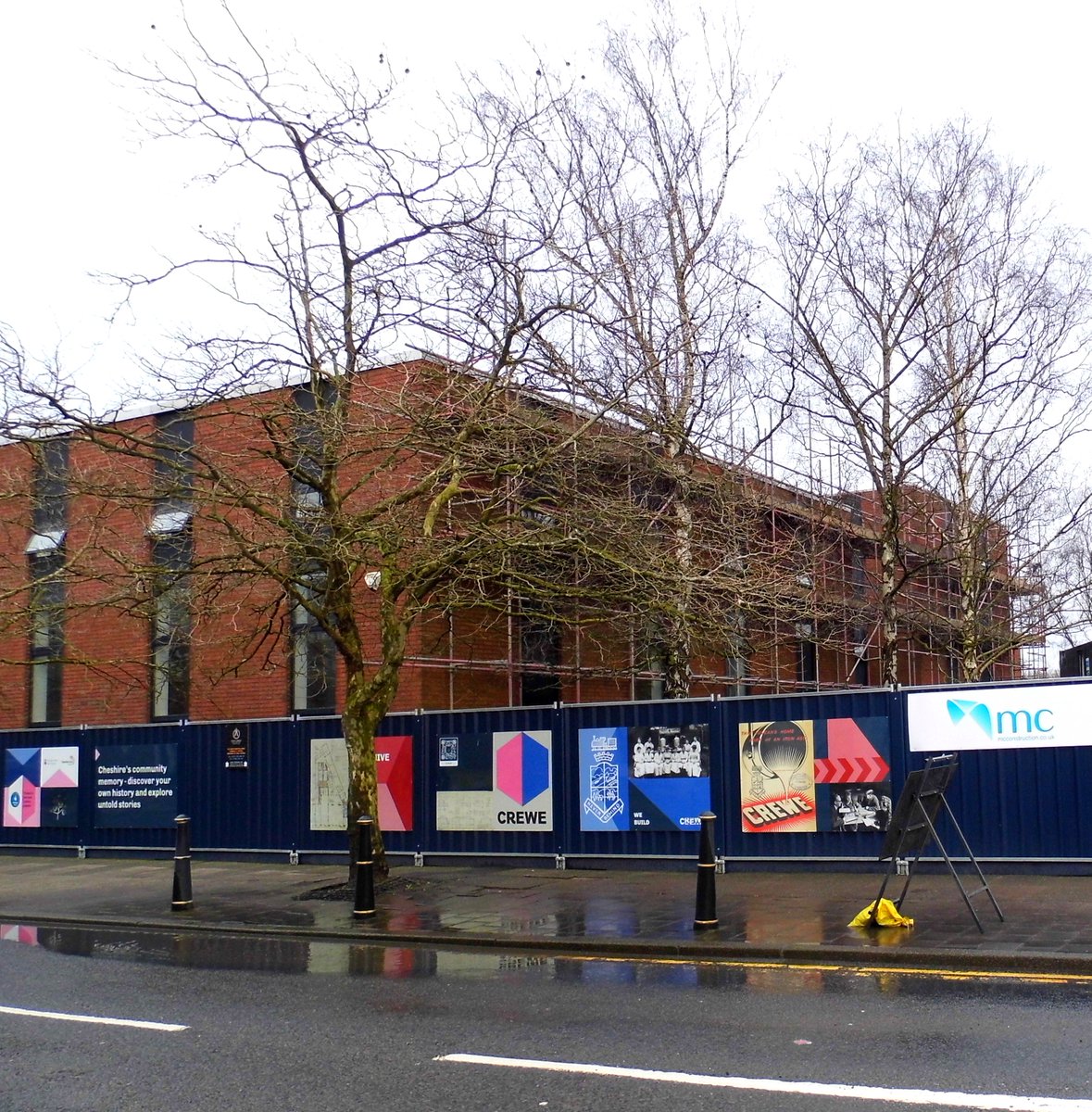 CrewePov's tweet image. Scaffolding up at the back of the Library which was opened in 1967.Demolition ought to be the last option not the default position. #RetroFirst #DEMOLITION #CREWE #THEENDLESSCHURN