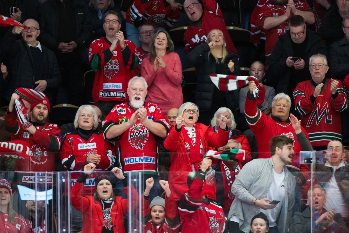SHLse's tweet photo. Hemmalaget @MoDo_Hockey har tre raka trepoängare (för första gången denna säsong) när de nu tar emot @skelleftea_aik ikväll. Kan det bli en fjärde?
🏒 Följ matchen här: https://t.co/75m0thpIx6
#MODOSKE #SHL #twittpuck #ishockey #svsshl https://t.co/BxbBpZxe9s