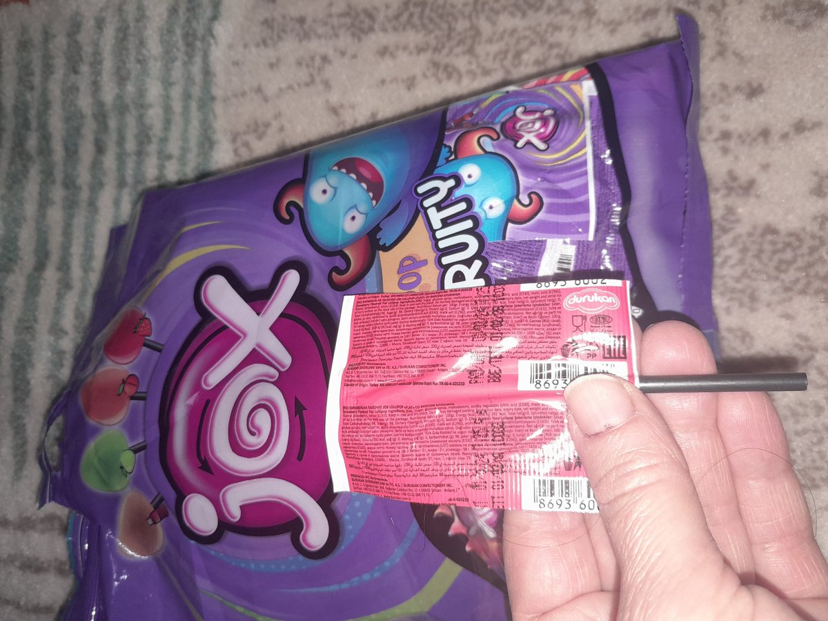 esrapinar4's tweet photo. @Migros_Turkiye her seferinde ya tüm şekerler kırık oluyor yada hep bir tane boş çıkıyor,her zamanda tesadüf olmaz ki!! https://t.co/AZXZ1aMl8S