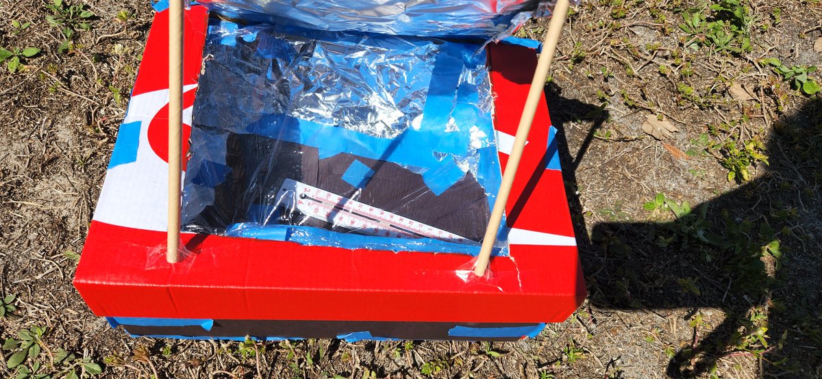 AngelDanger10's tweet photo. Ms. Bell's 3rd grade class at Miles is measuring temperatures in their solar cookers using thermometers. 
@WeAreHAEST @HCPSElemScience https://t.co/yAHZ5KB8ii