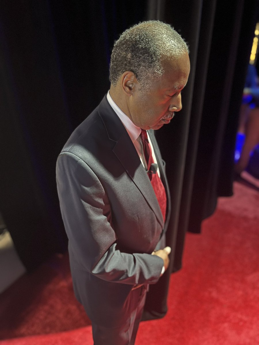 RealBenCarson's tweet photo. Praying for our country before my @CPAC speech! 🇺🇸 https://t.co/rUrlcTRaWA