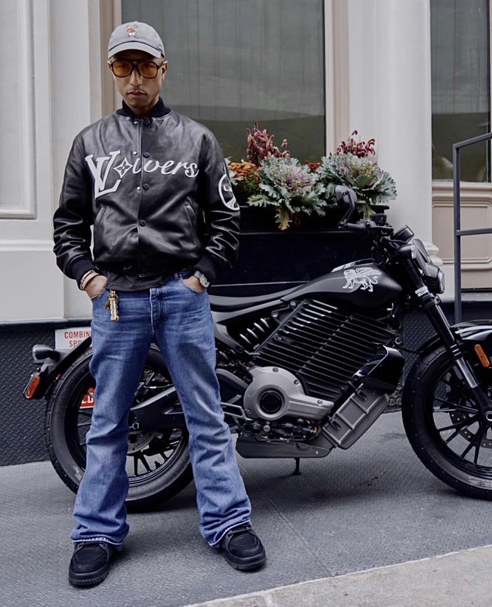 HardestFitPics's tweet photo. Pharrell in Louis Vuitton, 2023 https://t.co/Vm0aR7uyQ4