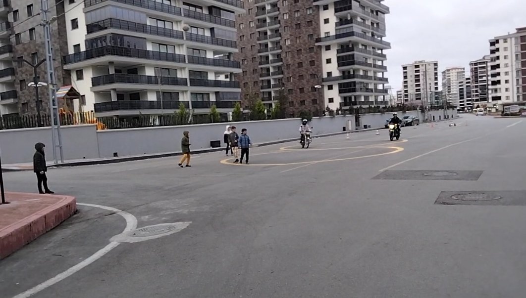 kevsersaltik's tweet photo. @samsunmem @ilkadimilce_mem  @TCSamsunValilik Derebahçe mahallesi Ünye sokak motorsiklet eğitim alanı https://t.co/HO13opJSk5