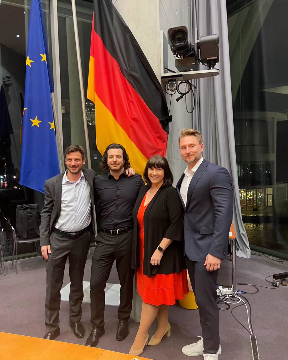 terahash.space (@terahash_space) on Twitter photo Erfolgreich den Bundestag georangepilled😎 #bitcoin
<a href="/JoanaCotar/">Joana Cotar</a> <a href="/Terahash_Calee/">Kristian Kläger ⚡️</a> <a href="/blocktrainer/">Blocktrainer</a> <a href="/RomanReher/">Roman Reher</a> Erfolgreich den Bundestag georangepilled😎 #bitcoin
<a href="/JoanaCotar/">Joana Cotar</a> <a href="/Terahash_Calee/">Kristian Kläger ⚡️</a> <a href="/blocktrainer/">Blocktrainer</a> <a href="/RomanReher/">Roman Reher</a>