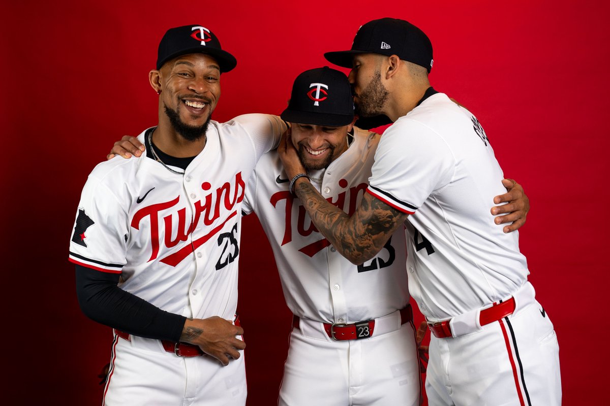 Twins's tweet photo. We're the 3 best friends that anyone could have! https://t.co/wCFRqW5boE
