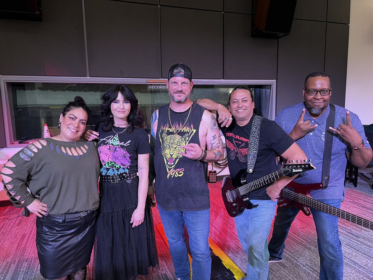 lokknessie's tweet image. Recording session for my Rec Arts IV class, awesomely I was able to get the classic rock band I&apos;m interning for to be the band we record. Getting a grade and getting paid 🤙🏼 I&apos;m def getting an +A #recordingarts #recordingartist #radiohost