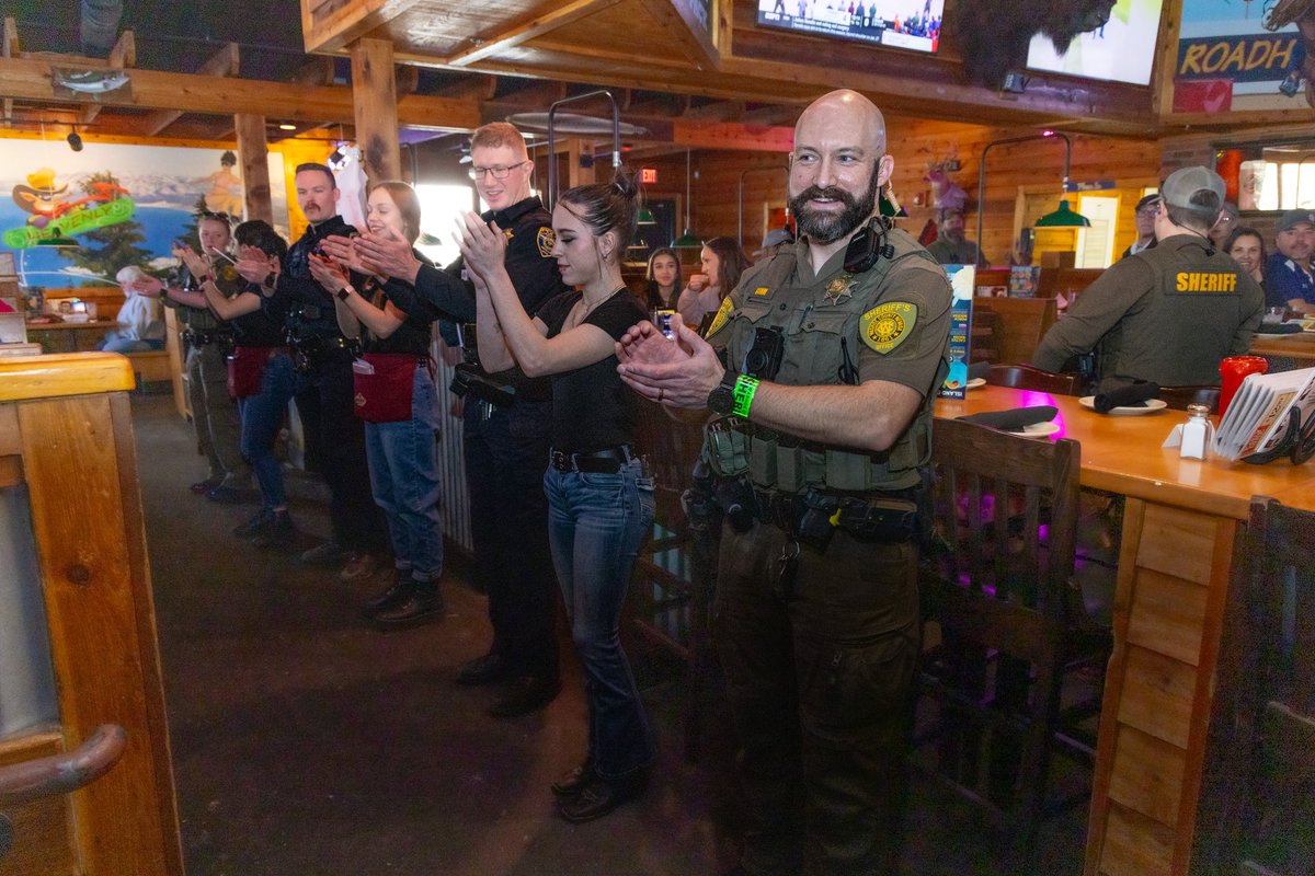 WashoeSheriff's tweet photo. #community #cares #giving #tipacop #SONV #LETR #TexasRoadhouse #deputies #ProudSheriff https://t.co/3jCIJZJNOi