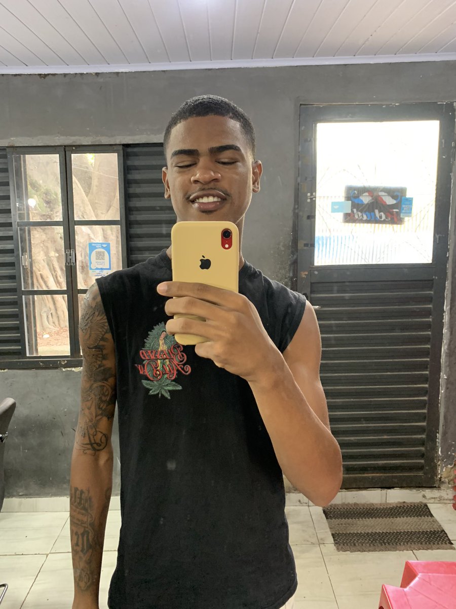 🤴🏽✌🏾