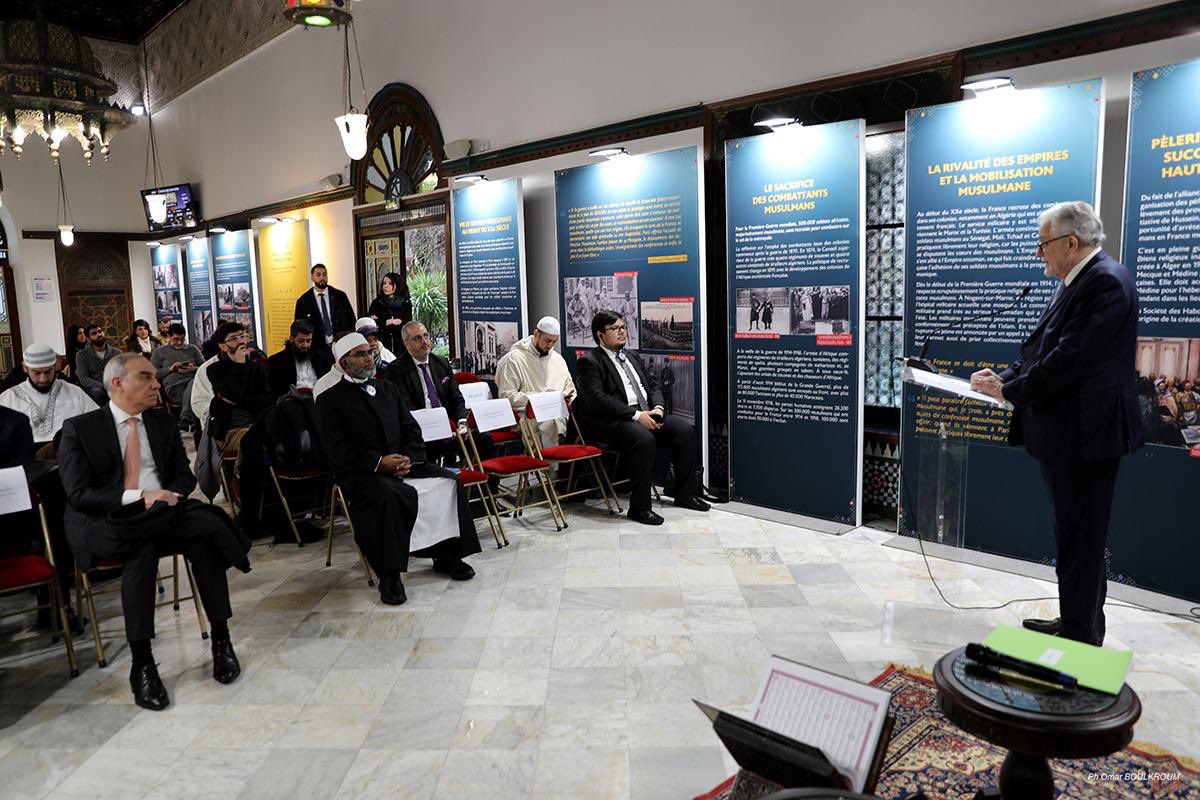 mosqueedeparis's tweet image. La Grande Mosquée de Paris organisait ce jeudi une « #Journée d’étude sur la #traduction du Noble Coran », en présence de plusieurs personnalités musulmanes internationales, dont S.E.M. Alaa Youssef, ambassadeur d’Égypte en France.

La journée d’étude intervient à l’heure où la