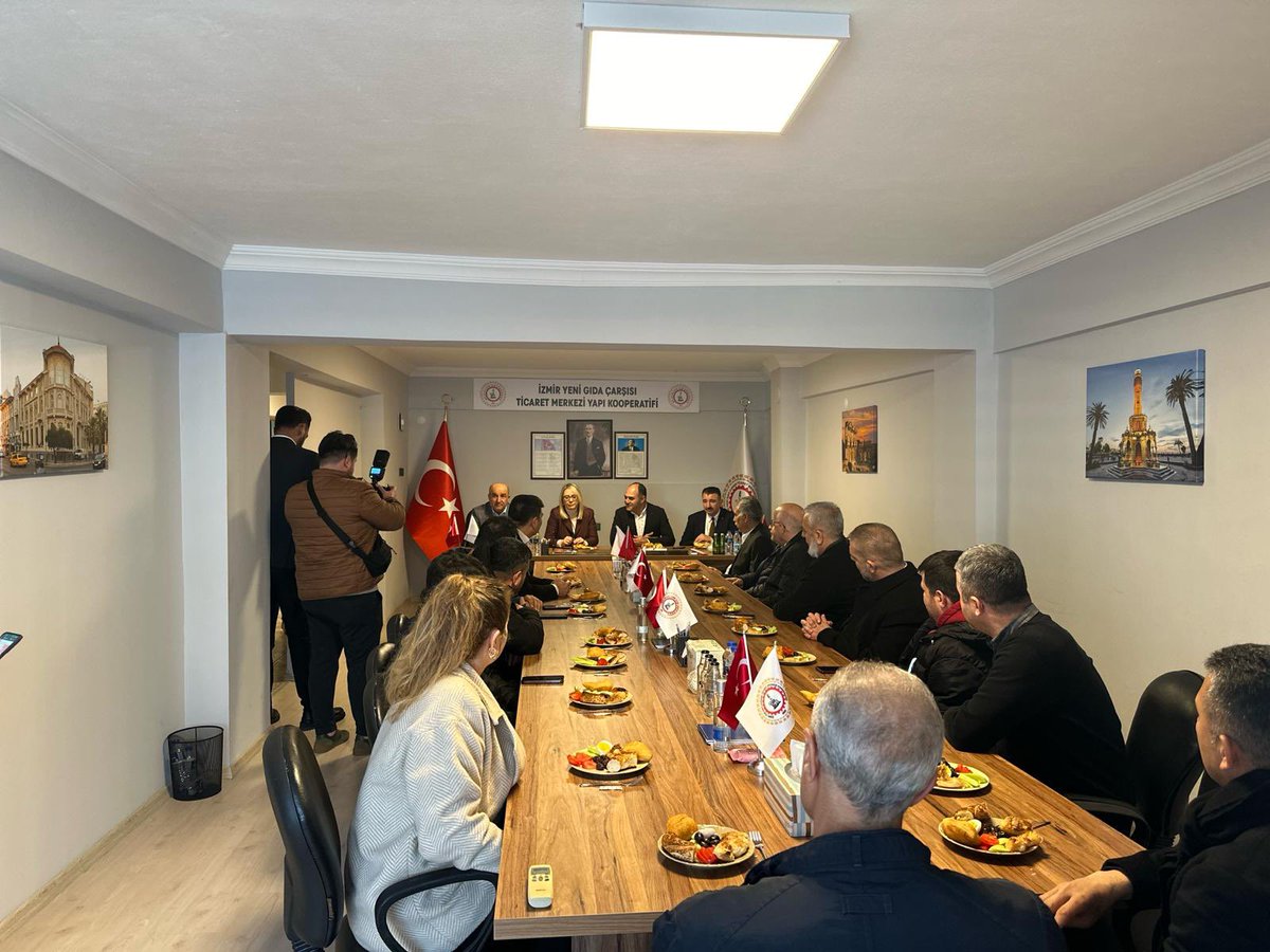 SAITBASDAS's tweet photo. Belediye Başkan Adayımız Sn @CeydaBC35 ile birlikte İzmir Yeni Gıda Çarşısı Ticaret Merkezi Yapı Kooperatifi Yönetimi ziyaretiyle güne merhaba dedik.

Misafirperverlikleri kendilerine teşekkür ediyoruz.

#KonakİçinHazırızVeKararlıyız
#İzmirİçinHazırızVeKararlıyız https://t.co/UBGBdhvlT9