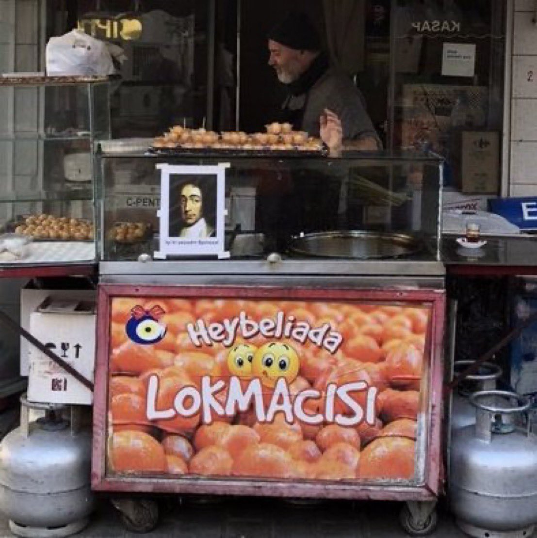 İstanbul’da bir vatandaş, filozof Spinoza'nın 347. ölüm yıldönümünde lokma dağıttırdı.
