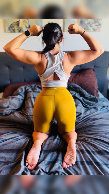 Time for my #upperbodyworkout !! Who can help me #stretch after the #gym ? 😈 https://t.co/mwC5AKqkxJ<a href="/tag/upperbodyworkout"class="tags">#upperbodyworkout</a><a href="/tag/gym"class="tags"><span>#gym</span></a><a href="/tag/stretch"class="tags"><span>#stretch</span></a>