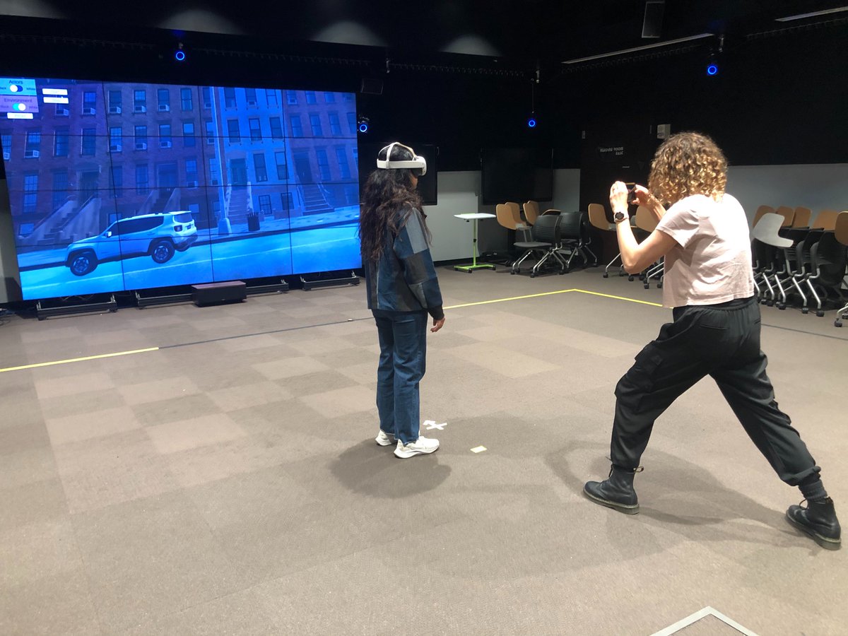 Super fun time piloting new VR study w/ @melissaleesands at Purdue's Envision Center! Shout out to the staff there and @Mitushi_Mukh for agreeing to the photo! VR project builds off of @melissaleesands and I's recent @NatureHumBehav paper (rdcu.be/dbmXF). Stay tuned!