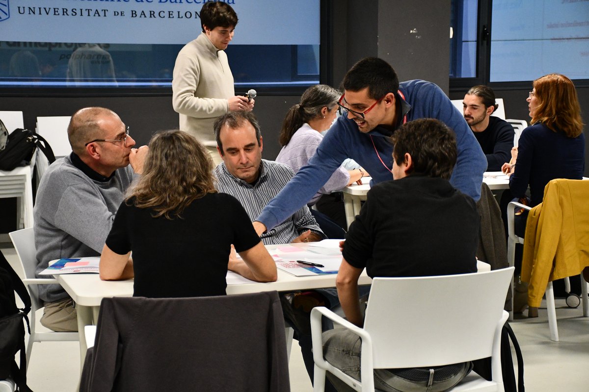 biocat_es's tweet image. 📢 ÚLTIMA OPORTUNIDAD para aprender de primera mano cada paso de la metodología del #BioDiseño, utilizada por lxs mentorxs de #dHEALTHBcn.

Inscríbete al programa antes del 29 de febrero: bit.ly/dhealth2024

📷Taller de biodiseño realizado durante la #BCNHealthInnovationWeek