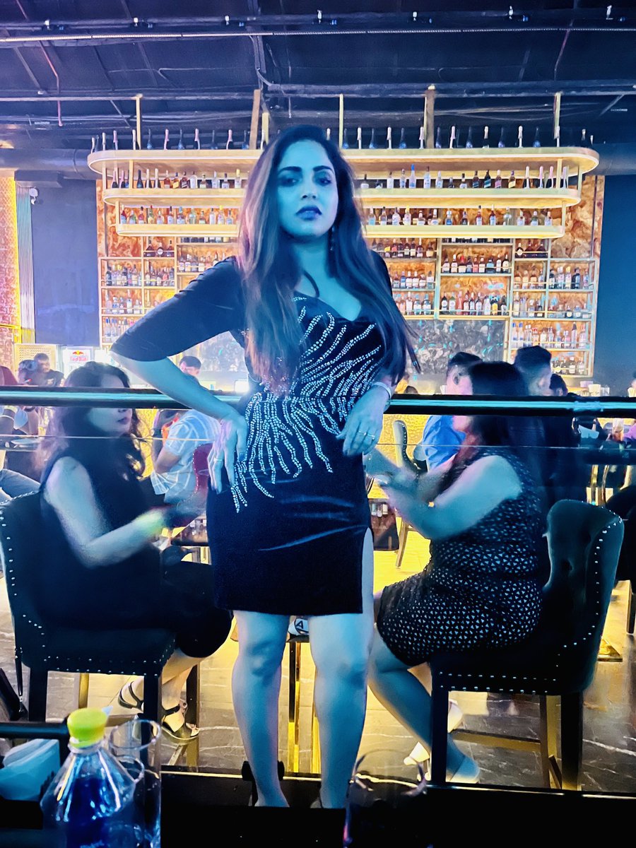 ChowdaryKarunya's tweet photo. #pub #glitte #bombay https://t.co/YprMbLJuYM