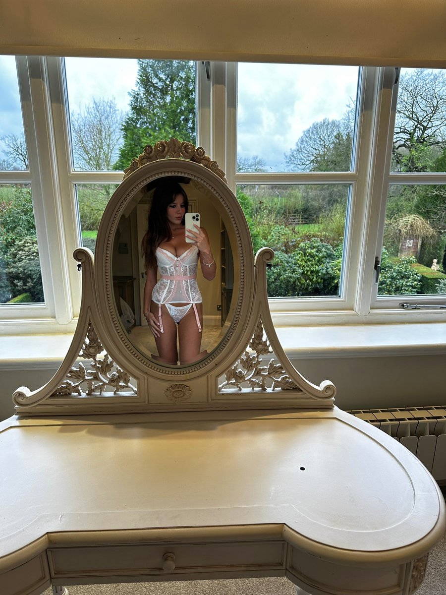 Active right now over on my 🌶️ page DM’s🥰… 

Filmed loads of new content🙈 You will love it👅👑 

#onlyfans #of #onlyfansbabe