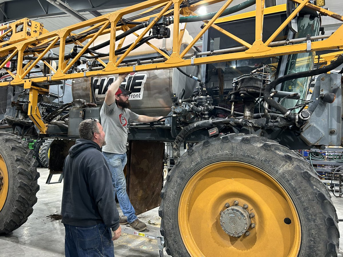KelleyEngAg's tweet image. Upgrading a Hagie today. Adding a dump valve to reduce the pressure spike at shut-off. Talking about @AgLeaderTech #RightSpot and #BoomLoop as a future upgrade. Gonna demo #TurnPath. Getting ready for #crop24