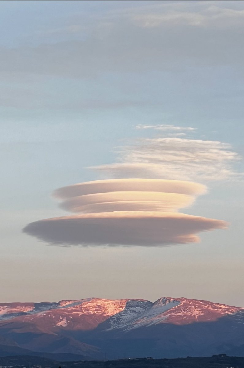 maite_lao's tweet photo. @tiempobrasero Sobre Sierra Nevada .. https://t.co/Lz0Y7q9R52