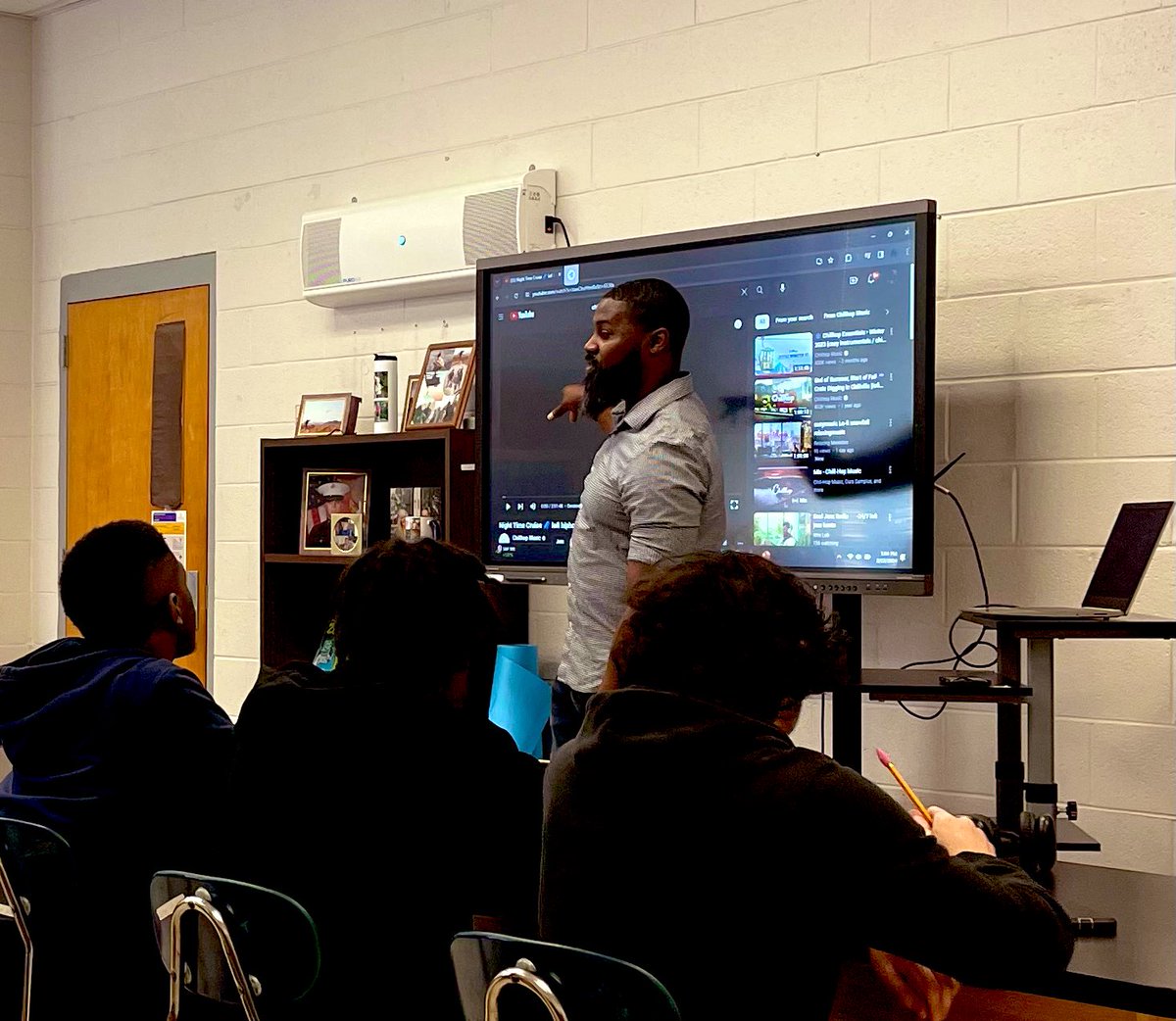 CCSIABS's tweet photo. Thank you @eljapoetry for challenging &amp; inspiring students to become history makers and creative writers @CumberlandIntl for Black History Month 2024. @DrLBraswell @mellottahill1 @CCSSuptConnelly @JemnHershberger https://t.co/8W9wlSEo37
