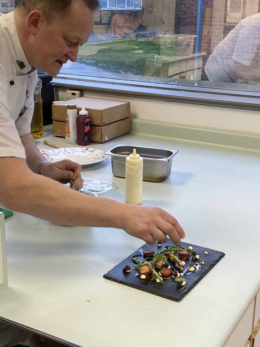 A fantastic session today where we welcomed Justin Llewelyn the executive chef at the @ParkgateHotel and Gareth George from @TheCelticManor. Justin demonstrated a beautiful octopus and chorizo starter and our pupils were incredibly impressed! #LearnWithBlackwood @Blackwood_Comp