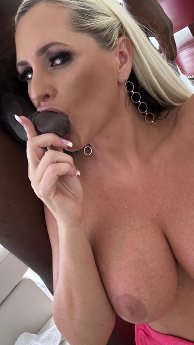 1 pic. My mouth is about to get pregnant. ? https://t.co/yUozZ59mUE