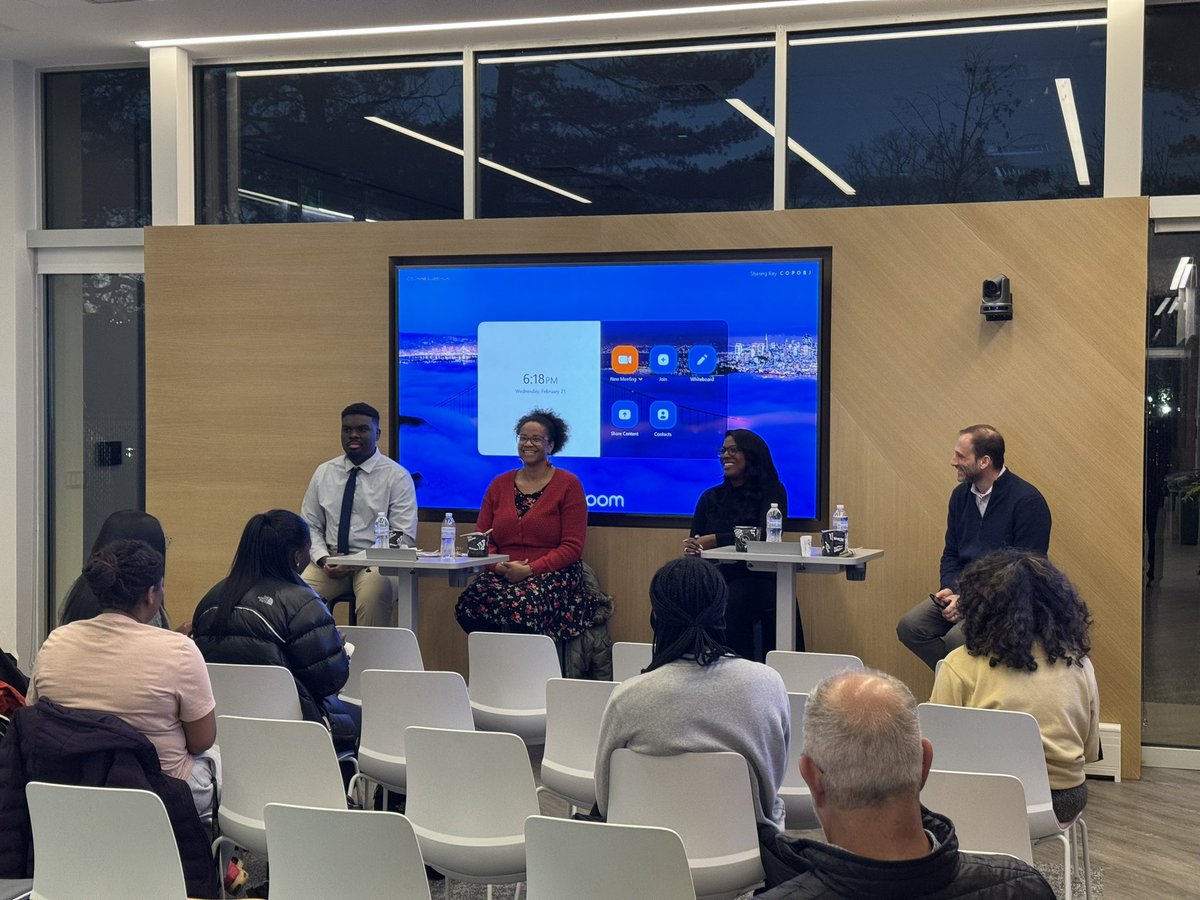 Scenes from last night’s alumni networking event with our Cummings Scholars. It was fun to be back in the Imagine Center with such a fantastic group of students and alumni.